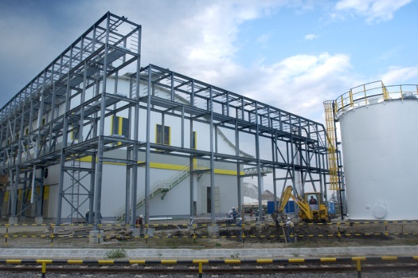 MEMBRANE-CELL ELECTROLYSIS PLANT IS BUILT}